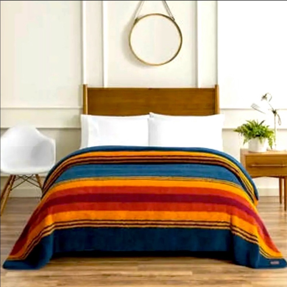Pendleton Reversible Sherpa Fleece Blanket King